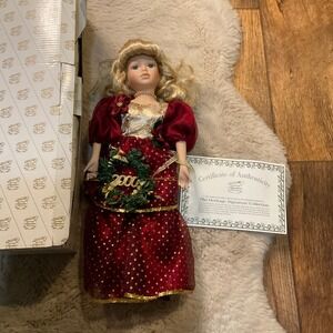 Heritage Signature Collection Holly 12284‎ Porcelain Doll With Box Certificate